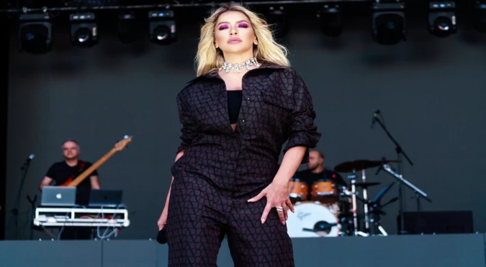 FESTİVALDE HADİSE FIRTINASI
