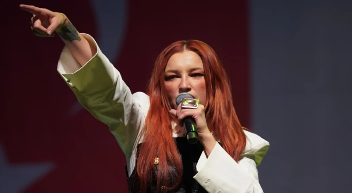 GÜLİZ AYLA’DAN 19 MAYIS’A ÖZEL KONSER