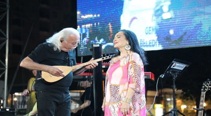 AYNI SAHNEDE OLACAKLAR