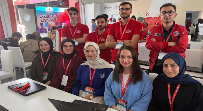 İSTANBUL RUMELİ ÜNİVERSİTESİ ÖĞRENCİLERİ TEKNOFEST 2025 FİNALİNDE