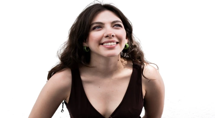 WHAT’S UP ŞARKISINI YENİDEN YORUMLADI