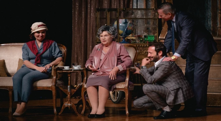 AĞAÇLAR AYAKTA ÖLÜR VEDA EDİYOR