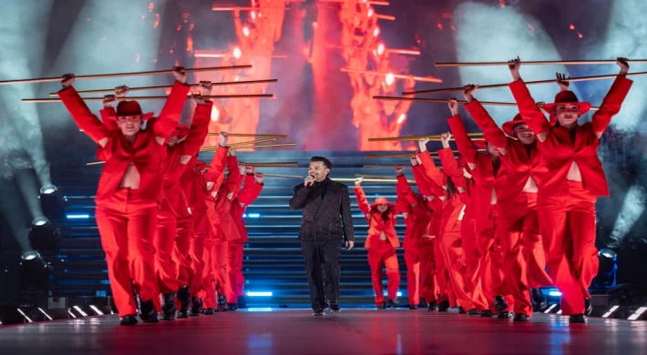 KENAN DOĞULU’DAN İZMİR’DE UNUTULMAZ PERFORMANS