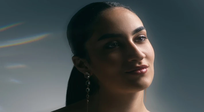 UZAKSIN BANA