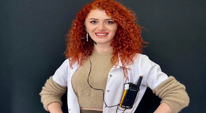 GÜLÜŞTEN ÖZGÜVENE UZANAN BAŞARI