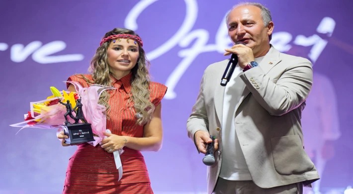 MERVE ÖZBEY ARHAVİ FESTİVALİ’NDE COŞTURDU