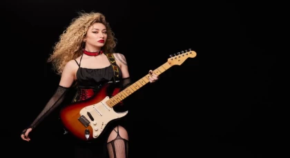SENA ŞENER EN İYİ ROCK MÜİZK SANATÇISI ÖDÜLÜNÜ ALDI