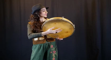 TUĞBA GÜLYEŞİL BENDİR'İ DÜNYAYA TANITMAK İSTİYOR