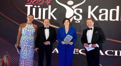 TÜRK İŞ KADINLARI PLAKET TÖRENİ, FUAT PAŞA YALISI'NDA GERÇEKLEŞTİ