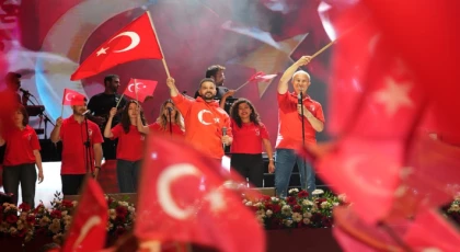 60 BİN KİŞİLİK ALANYA'DA 19 MAYIS COŞKUSU