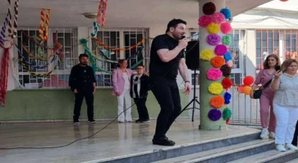 DAVUT GÜLOĞLU’NDAN CİHANGİR ORTAOKULU MEZUNİYETİNE SÜRPRİZ SAHNE