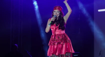 TUĞBA ÖZERK İLE KIRKLARELİ GENÇLİK HAFTASI KONSERLERİNDE COŞKULU KUTLAMA