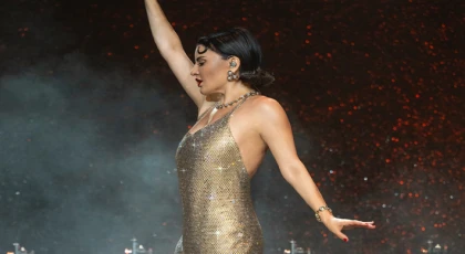 GÖKSEL’DEN SAHNE BÜYÜSÜYLE DOLU BİR PERFORMANS
