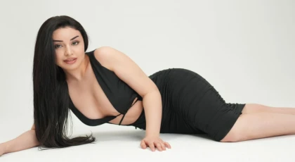 NUR FARAJ TİYATROYA HAZIRLANIYOR